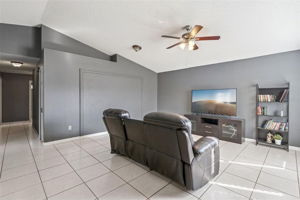 На продажу: $315,000 (3 спален, 2 ванн, 1170 Квадратных фут)