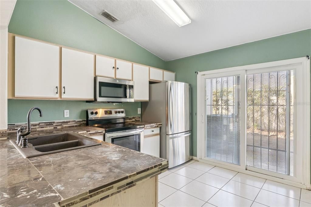 На продажу: $315,000 (3 спален, 2 ванн, 1170 Квадратных фут)