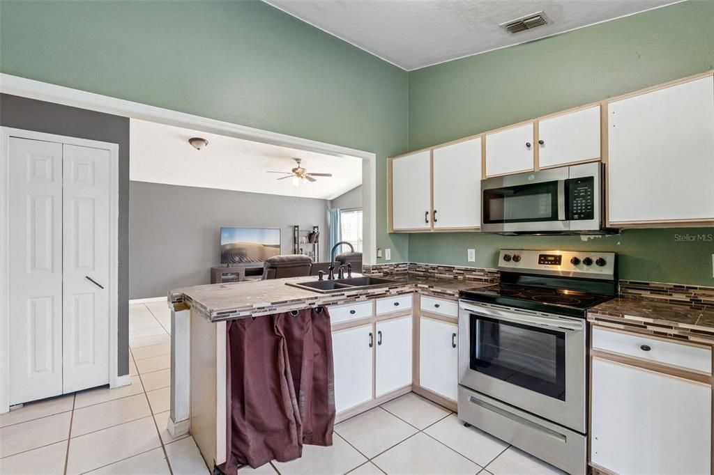 На продажу: $315,000 (3 спален, 2 ванн, 1170 Квадратных фут)