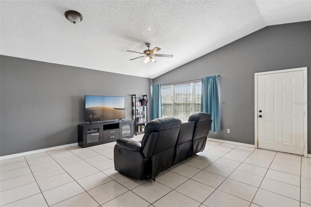 На продажу: $315,000 (3 спален, 2 ванн, 1170 Квадратных фут)