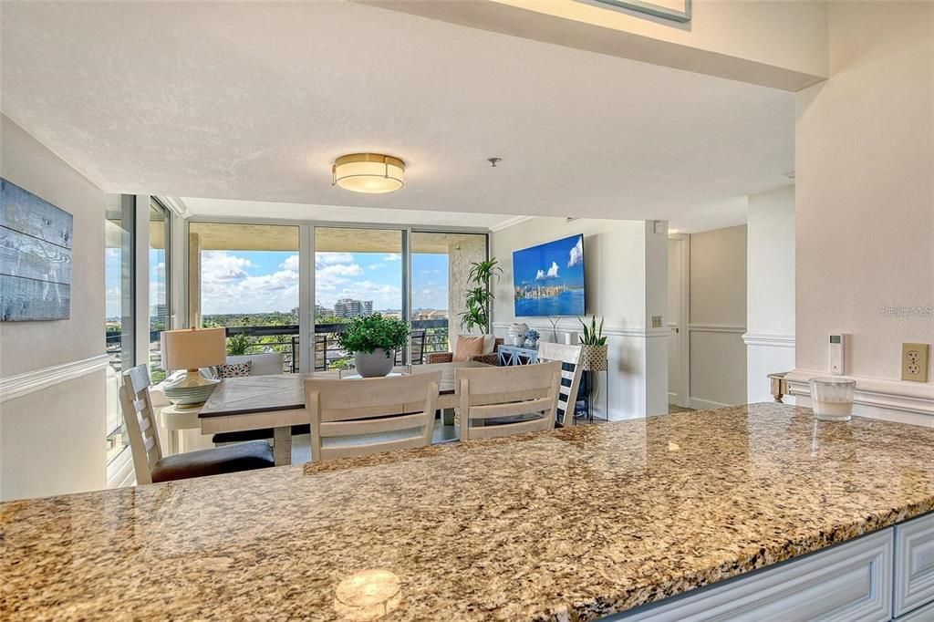 出租: $12,000 (2 贝兹, 2 浴室, 1172 平方英尺)