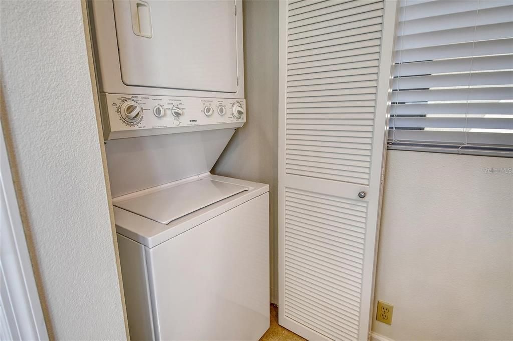 出租: $12,000 (2 贝兹, 2 浴室, 1172 平方英尺)