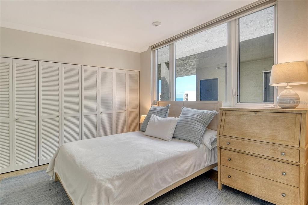 出租: $12,000 (2 贝兹, 2 浴室, 1172 平方英尺)