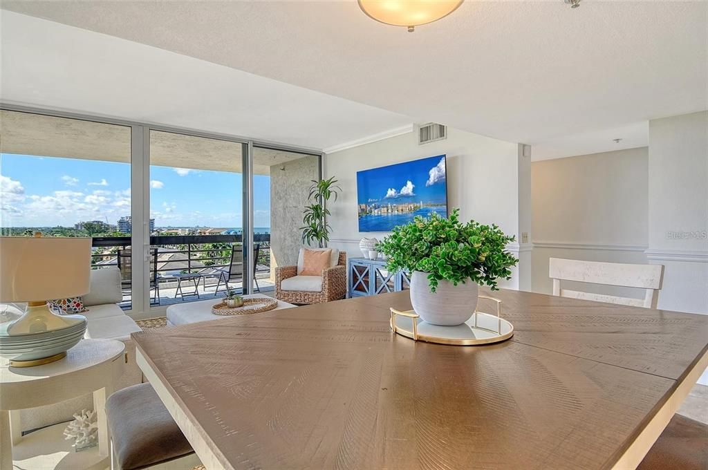 出租: $12,000 (2 贝兹, 2 浴室, 1172 平方英尺)