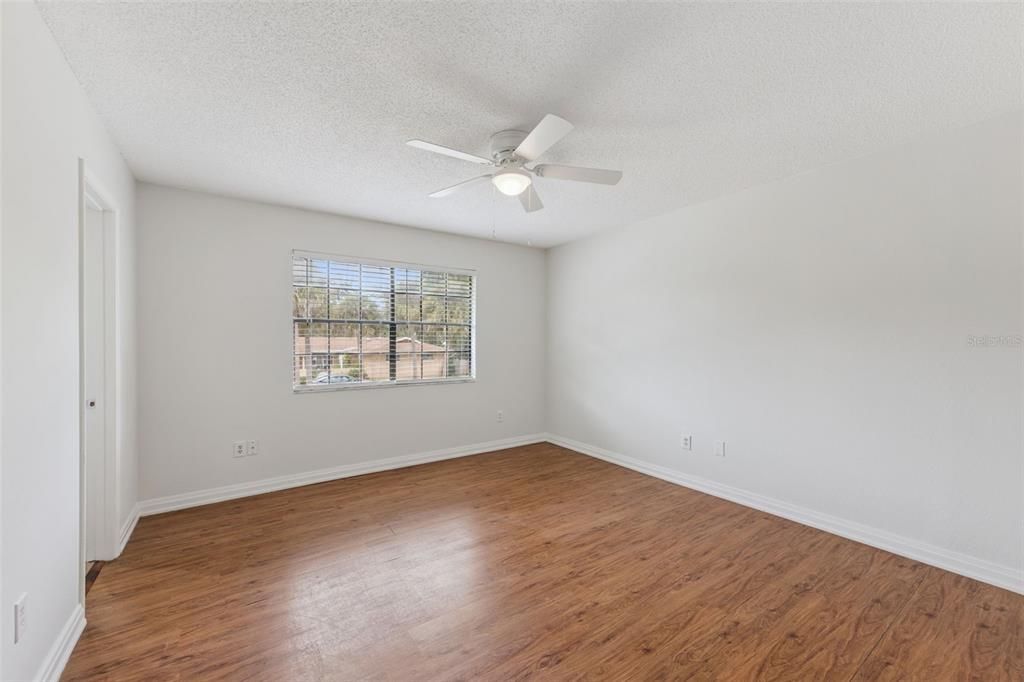 Под контрактом: $1,650 (2 спален, 2 ванн, 1225 Квадратных фут)