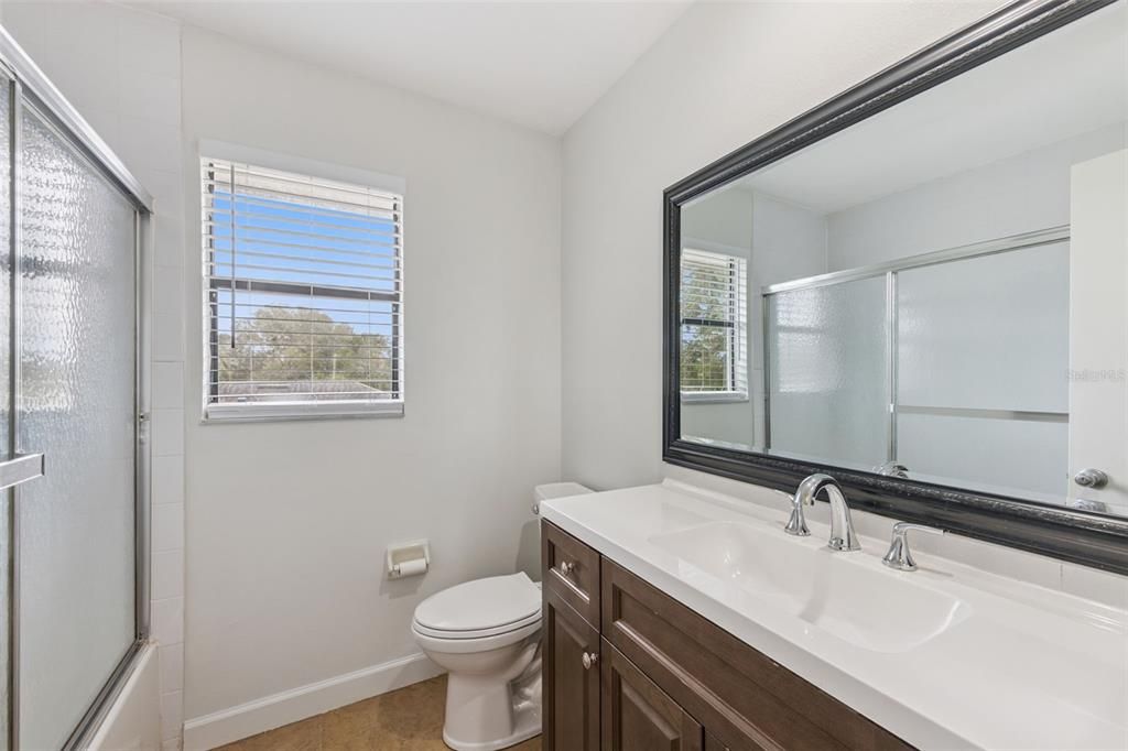 Под контрактом: $1,650 (2 спален, 2 ванн, 1225 Квадратных фут)