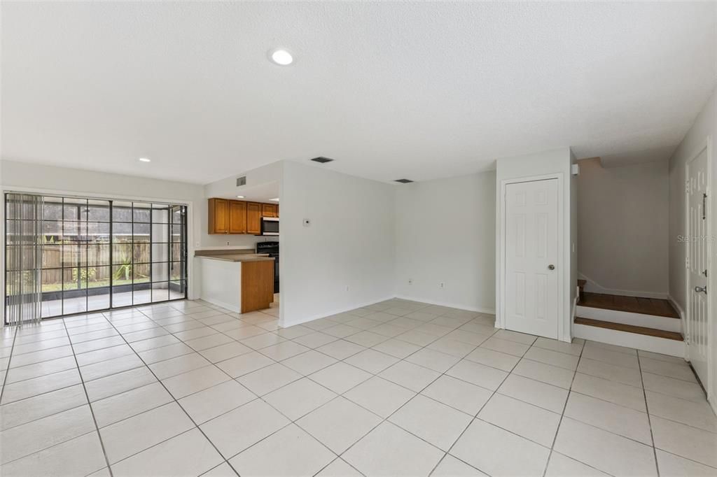 Под контрактом: $1,650 (2 спален, 2 ванн, 1225 Квадратных фут)