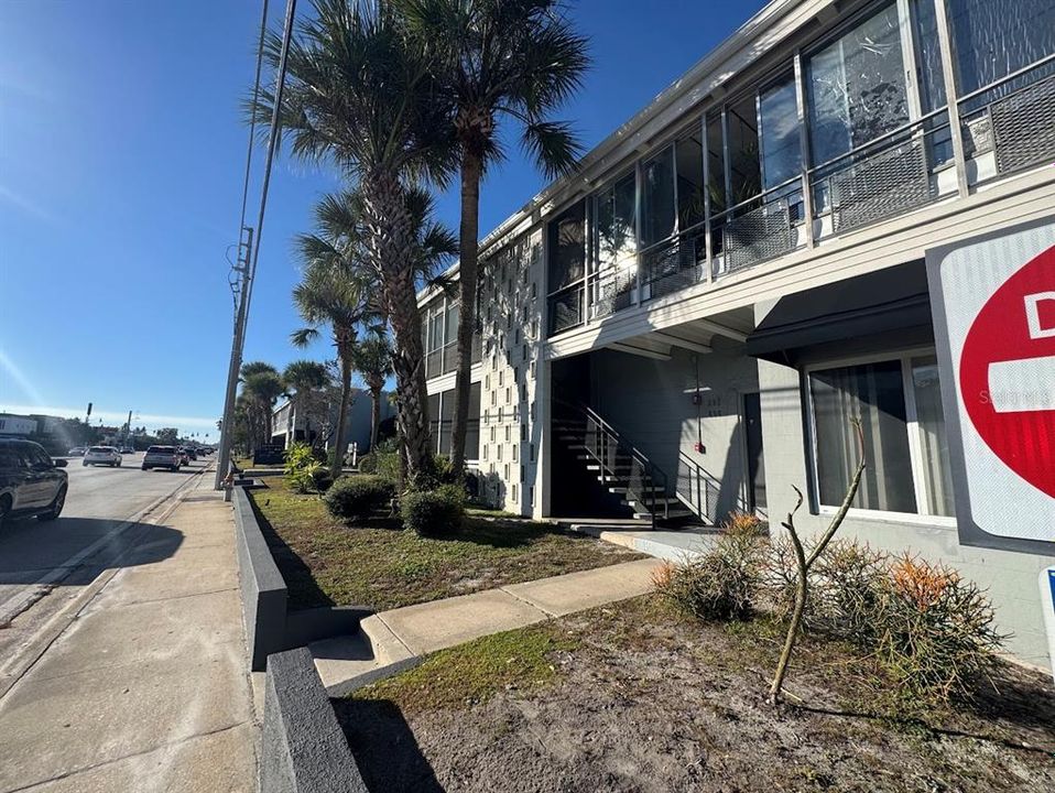 For Sale: $235,000 (2 beds, 1 baths, 768 Square Feet)