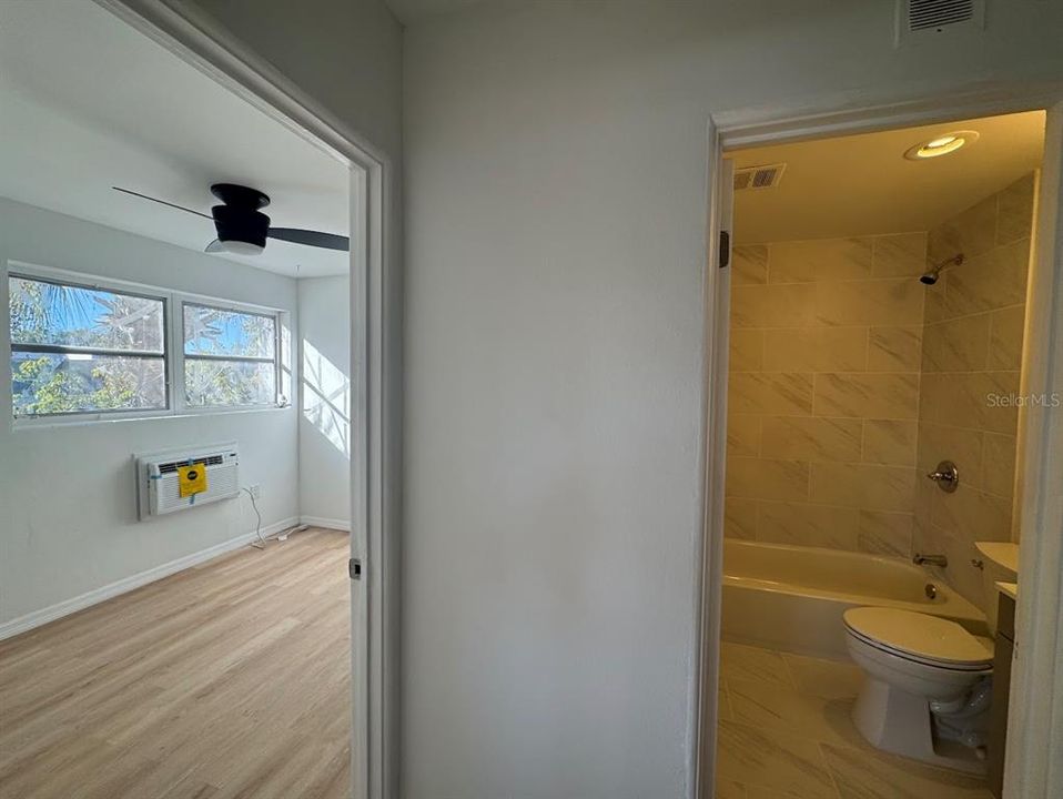 For Sale: $235,000 (2 beds, 1 baths, 768 Square Feet)