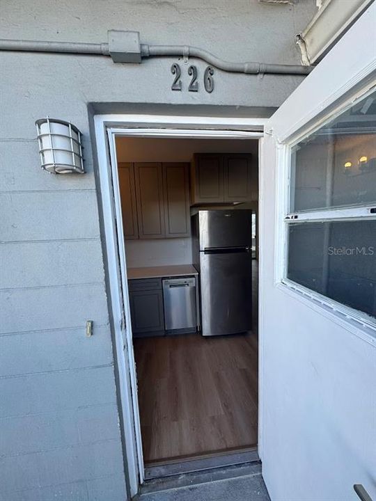 For Sale: $235,000 (2 beds, 1 baths, 768 Square Feet)