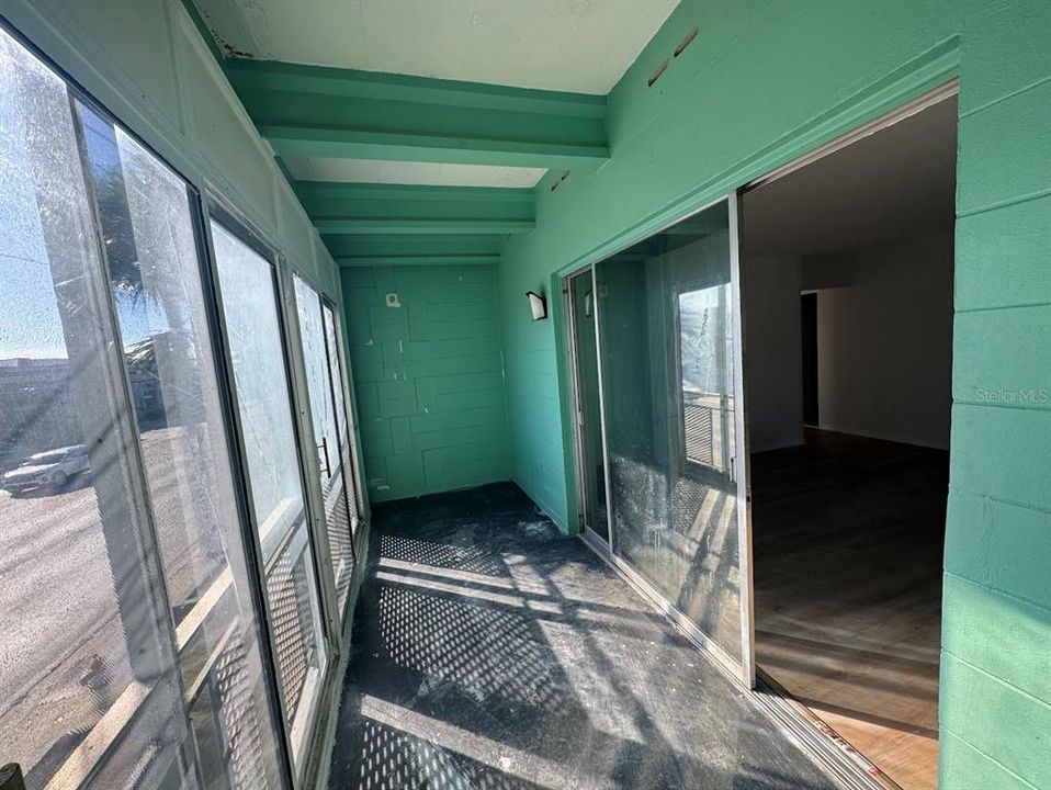 For Sale: $235,000 (2 beds, 1 baths, 768 Square Feet)