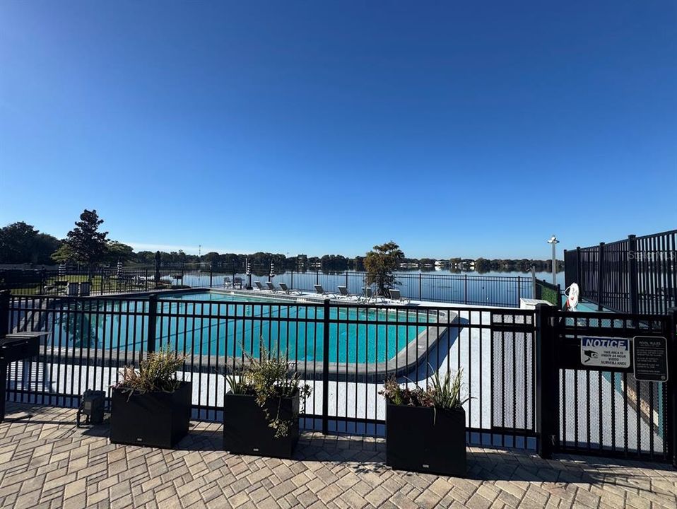 For Sale: $235,000 (2 beds, 1 baths, 768 Square Feet)