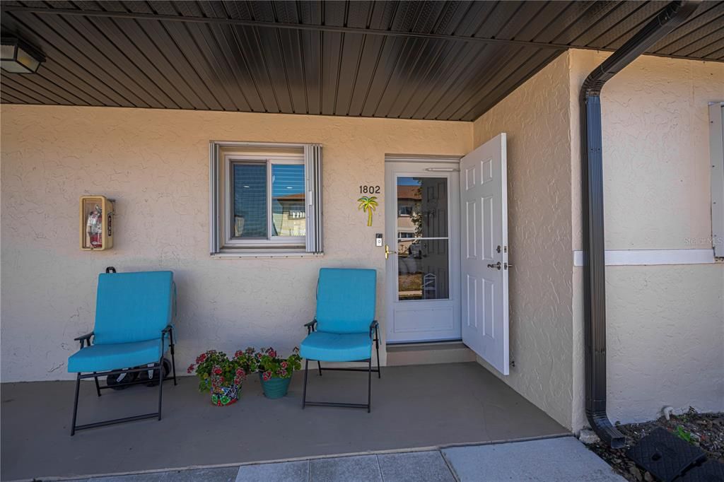 For Sale: $149,900 (2 beds, 2 baths, 886 Square Feet)