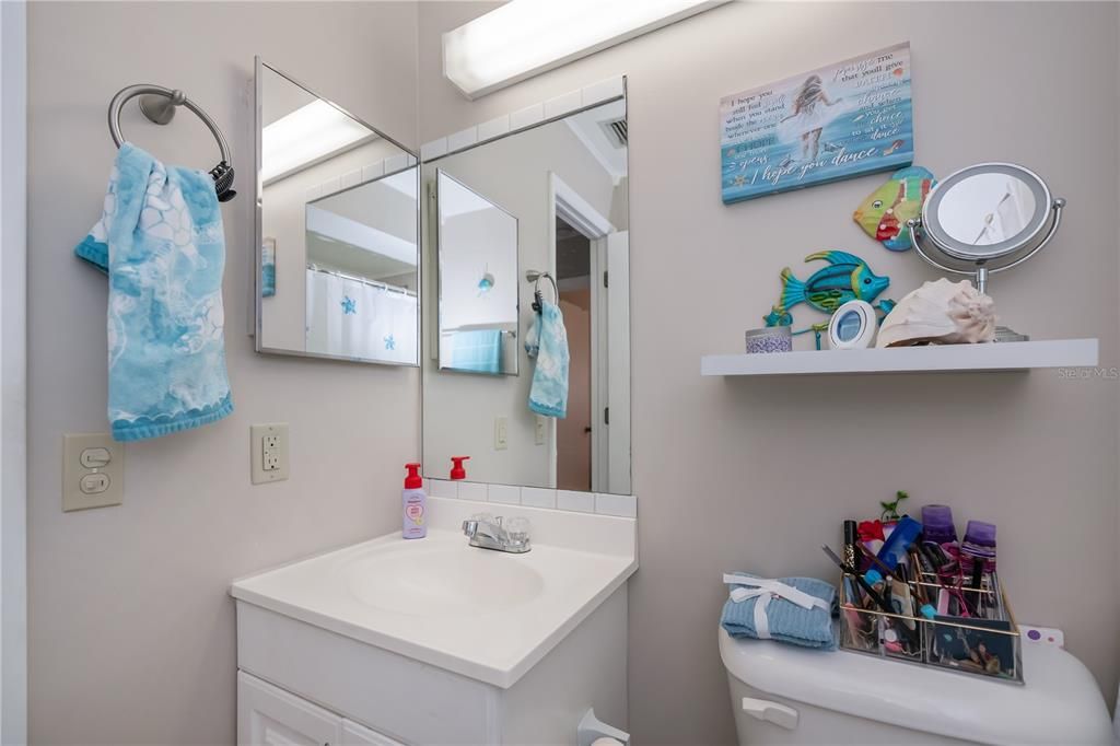 For Sale: $149,900 (2 beds, 2 baths, 886 Square Feet)