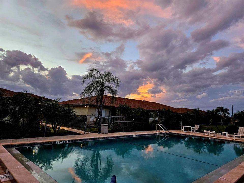 For Sale: $149,900 (2 beds, 2 baths, 886 Square Feet)