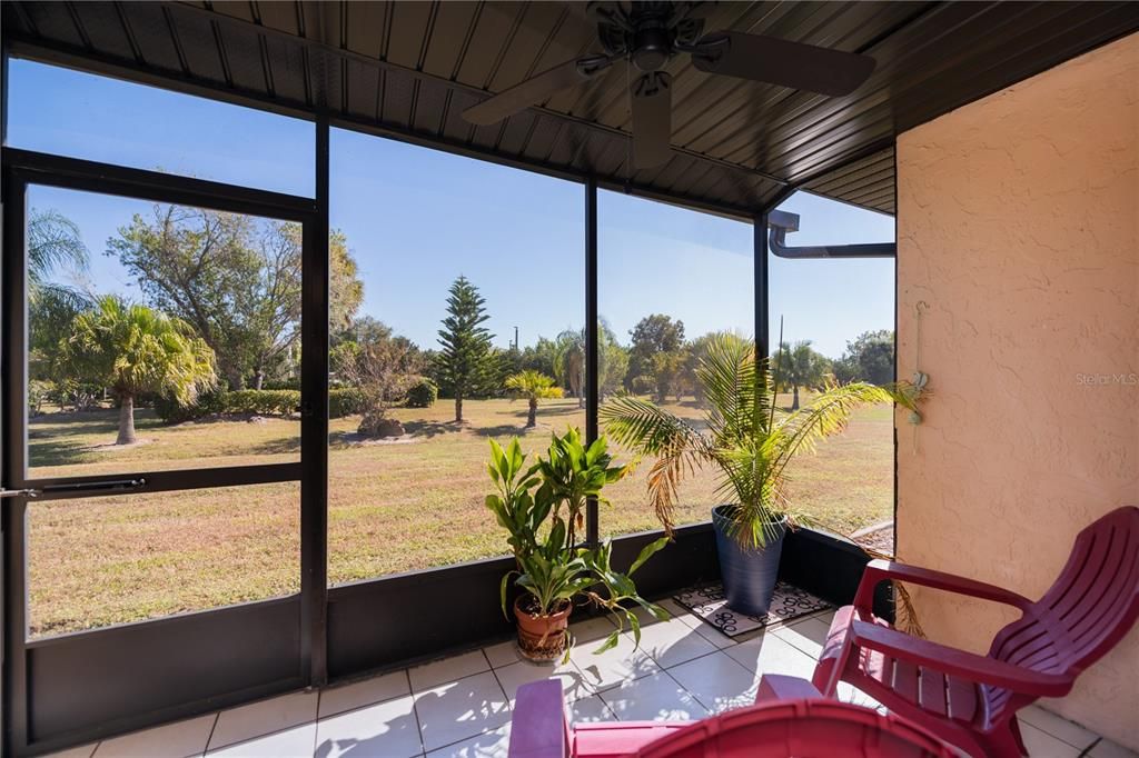 For Sale: $149,900 (2 beds, 2 baths, 886 Square Feet)