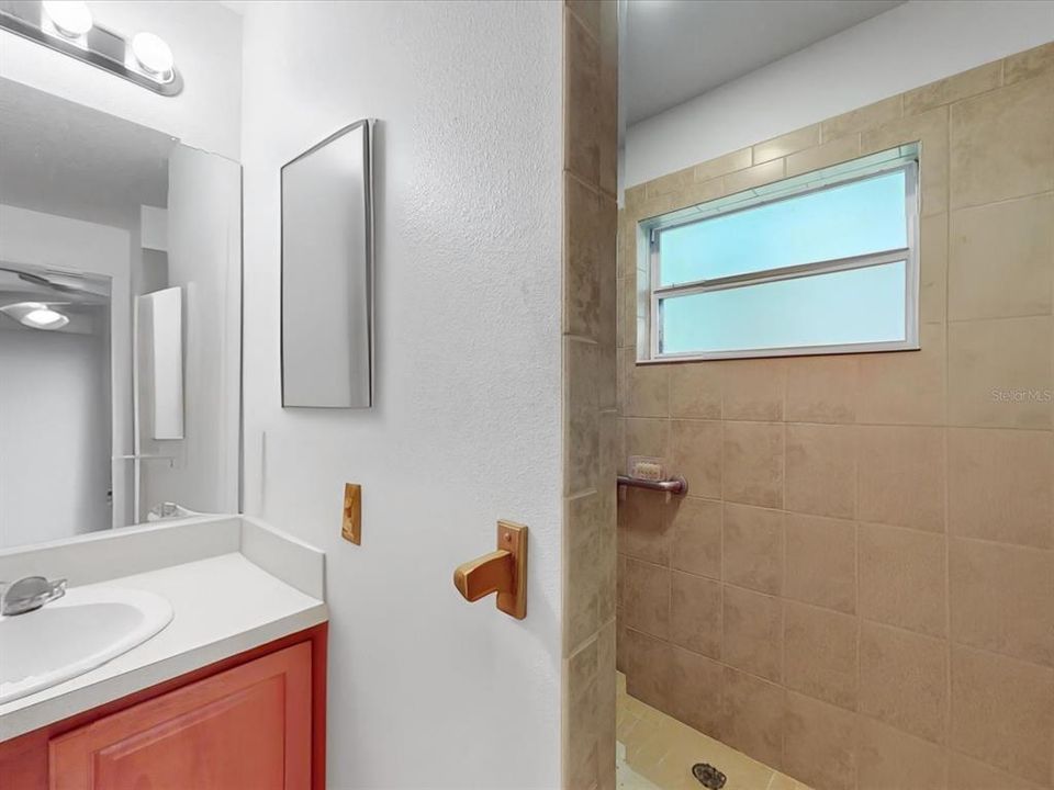 En Venta: $499,900 (4 camas, 3 baños, 2502 Pies cuadrados)