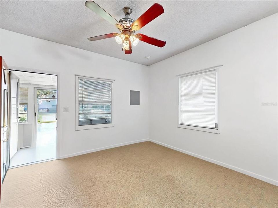 En Venta: $499,900 (4 camas, 3 baños, 2502 Pies cuadrados)