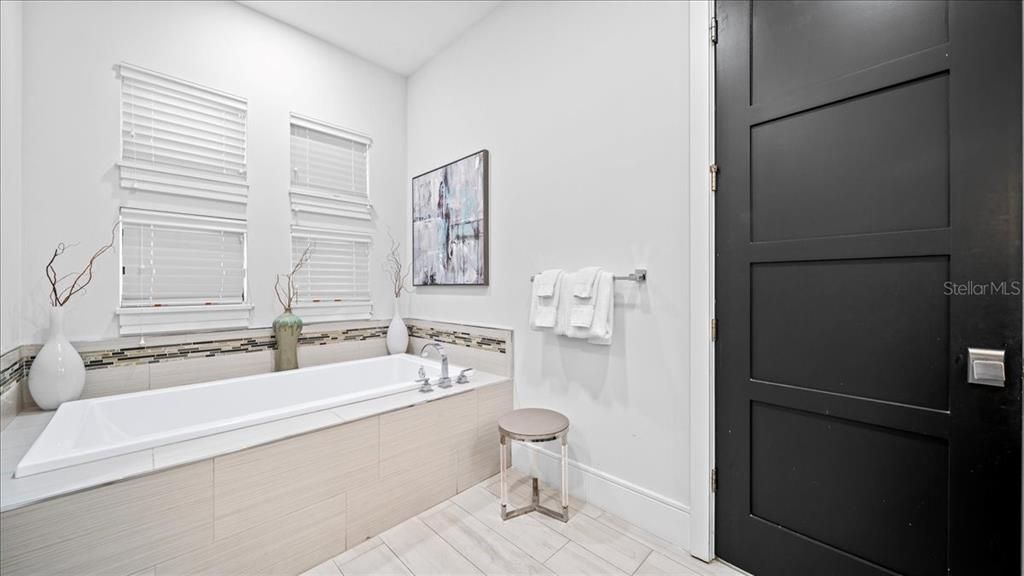 待售: $3,200,000 (10 贝兹, 11 浴室, 7966 平方英尺)