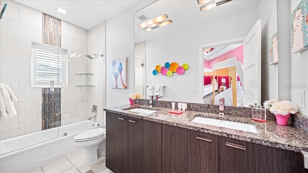 待售: $3,200,000 (10 贝兹, 11 浴室, 7966 平方英尺)