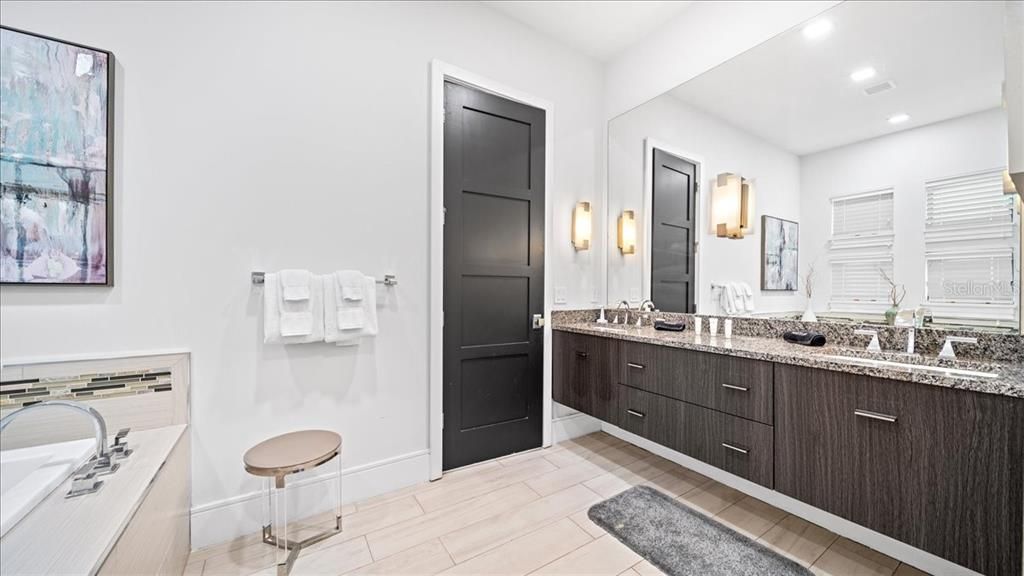 待售: $3,200,000 (10 贝兹, 11 浴室, 7966 平方英尺)