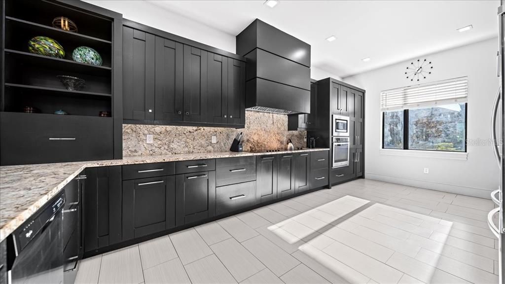 待售: $3,200,000 (10 贝兹, 11 浴室, 7966 平方英尺)