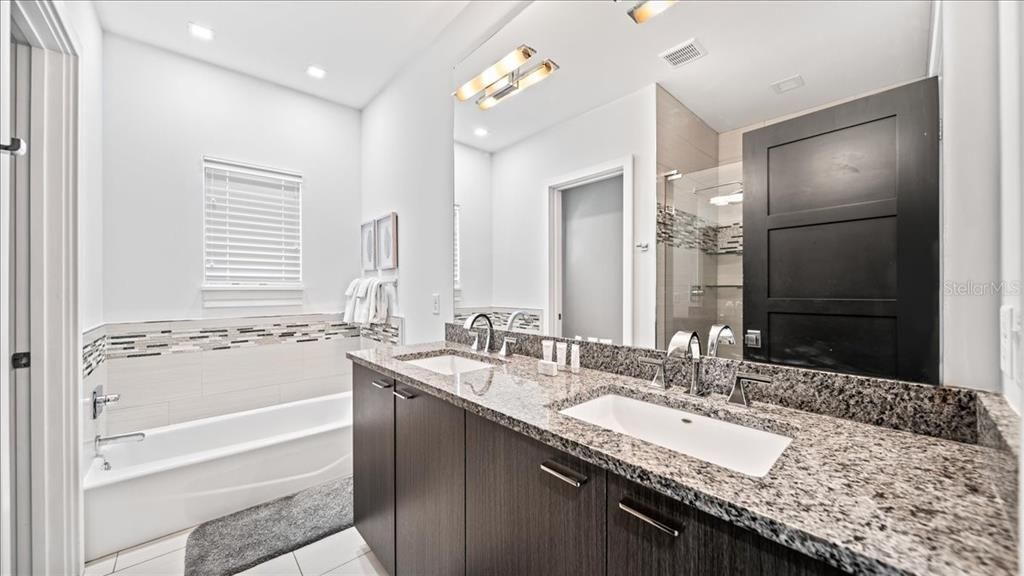 待售: $3,200,000 (10 贝兹, 11 浴室, 7966 平方英尺)