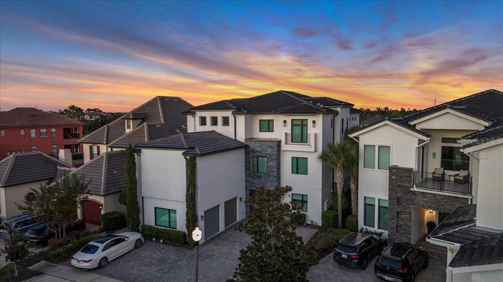 待售: $3,200,000 (10 贝兹, 11 浴室, 7966 平方英尺)