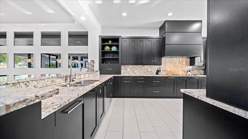 待售: $3,200,000 (10 贝兹, 11 浴室, 7966 平方英尺)