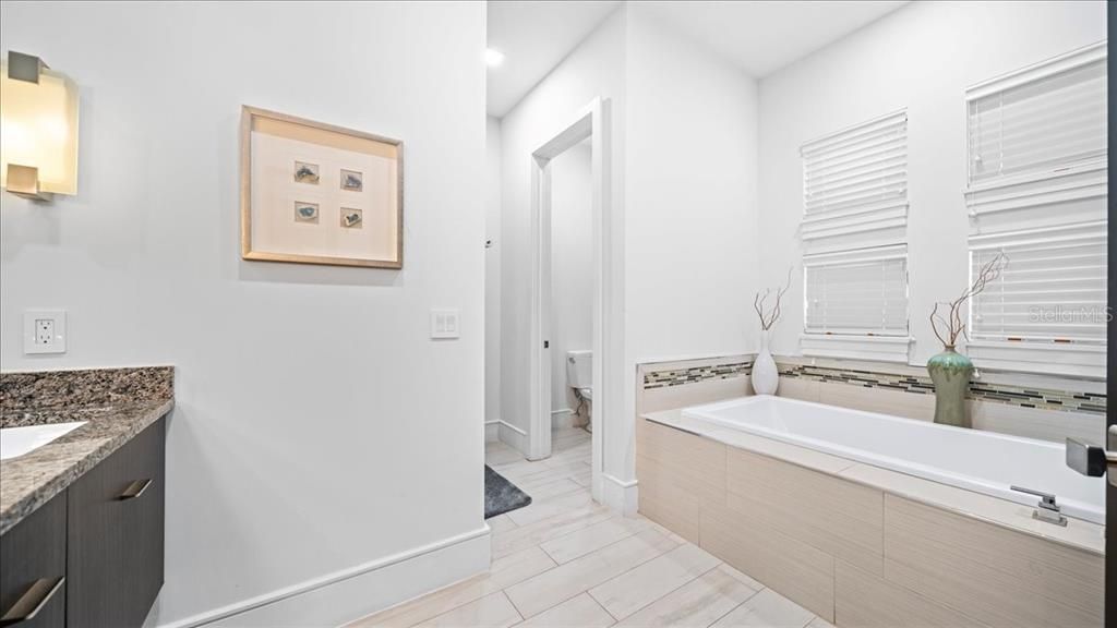 待售: $3,200,000 (10 贝兹, 11 浴室, 7966 平方英尺)