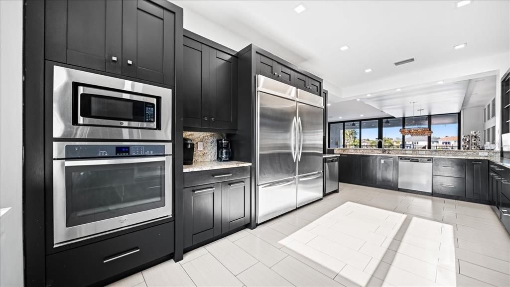 待售: $3,200,000 (10 贝兹, 11 浴室, 7966 平方英尺)