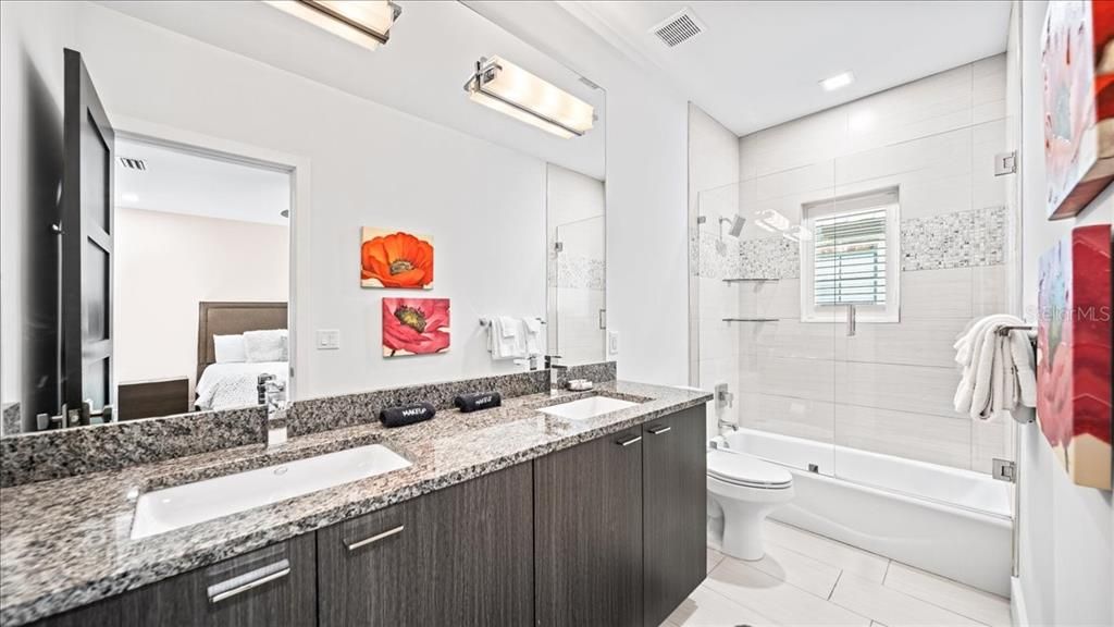 待售: $3,200,000 (10 贝兹, 11 浴室, 7966 平方英尺)