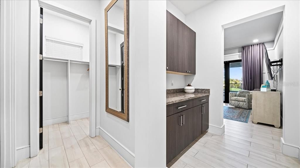 待售: $3,200,000 (10 贝兹, 11 浴室, 7966 平方英尺)