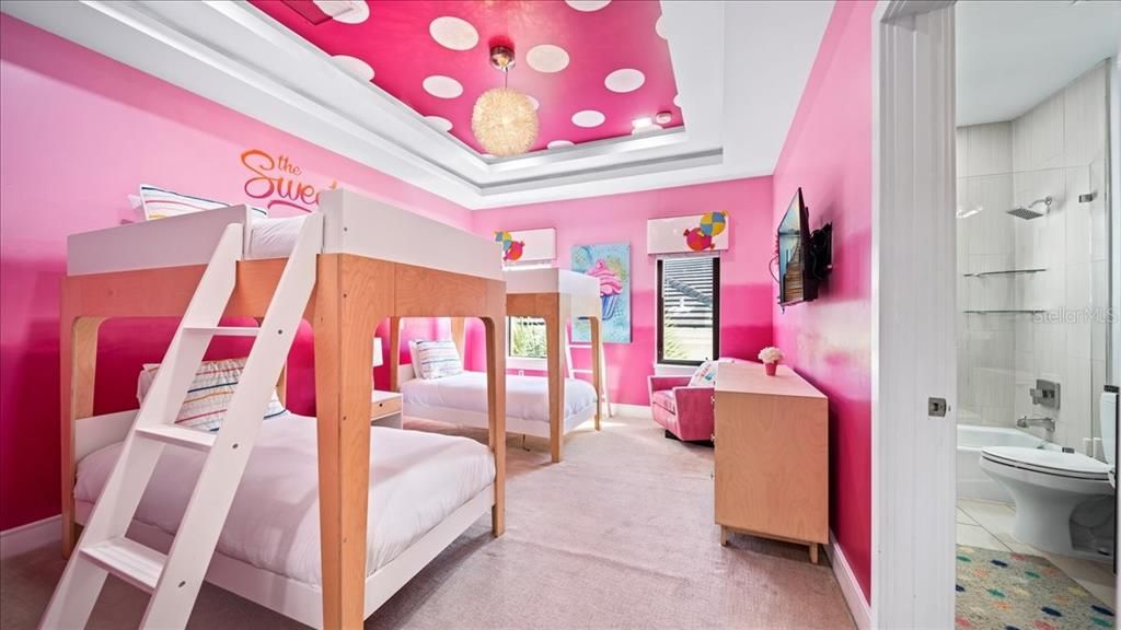 待售: $3,200,000 (10 贝兹, 11 浴室, 7966 平方英尺)