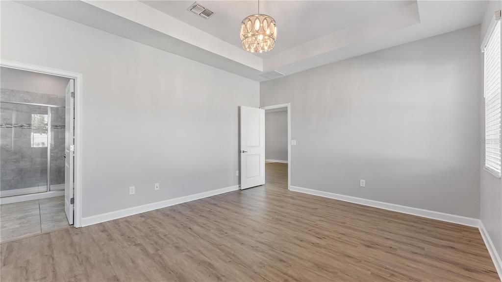 合同活跃: $528,000 (4 贝兹, 3 浴室, 2206 平方英尺)