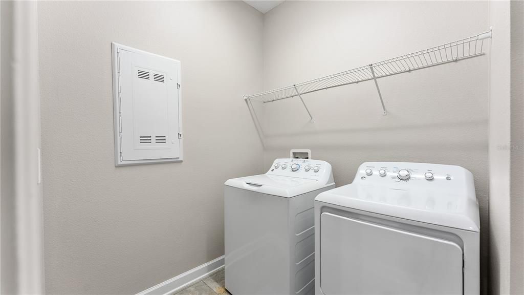 合同活跃: $528,000 (4 贝兹, 3 浴室, 2206 平方英尺)