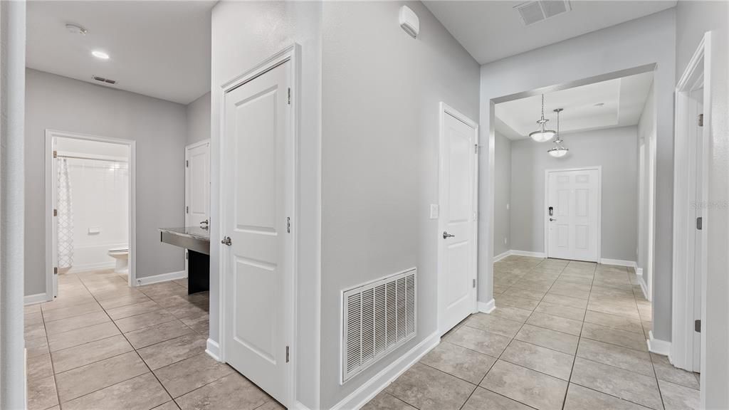 合同活跃: $528,000 (4 贝兹, 3 浴室, 2206 平方英尺)