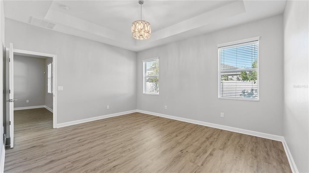 合同活跃: $528,000 (4 贝兹, 3 浴室, 2206 平方英尺)