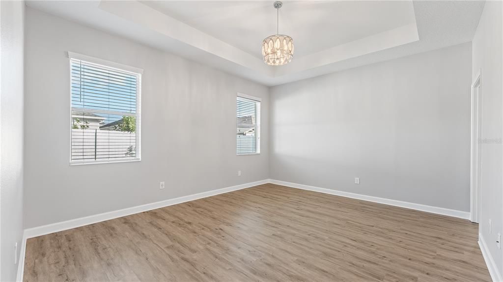 合同活跃: $528,000 (4 贝兹, 3 浴室, 2206 平方英尺)