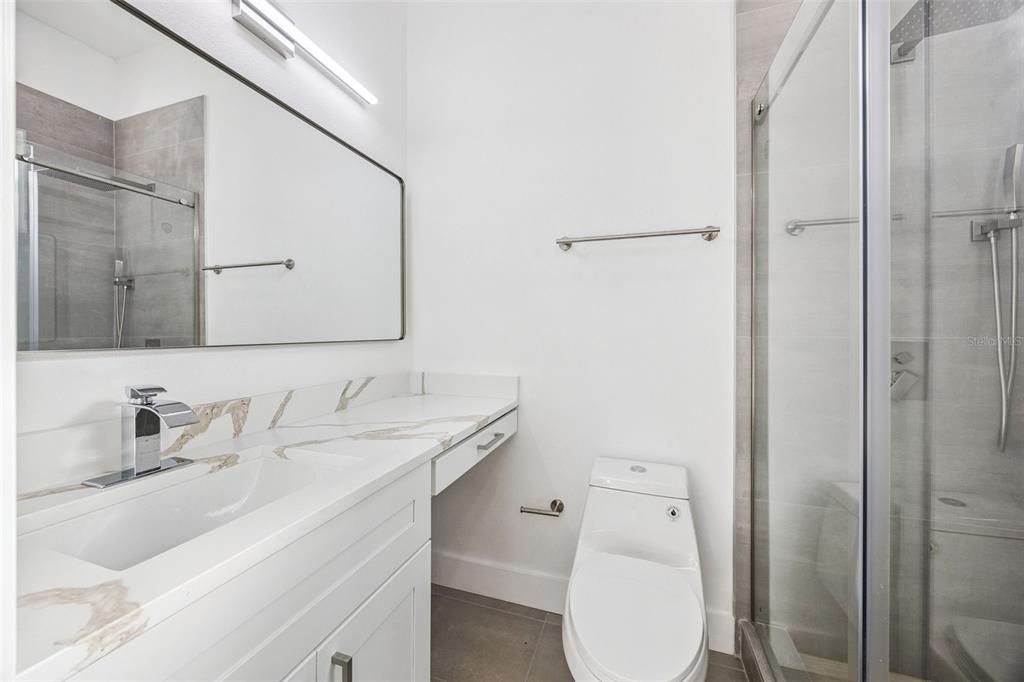 En Venta: $965,500 (5 camas, 4 baños, 2483 Pies cuadrados)