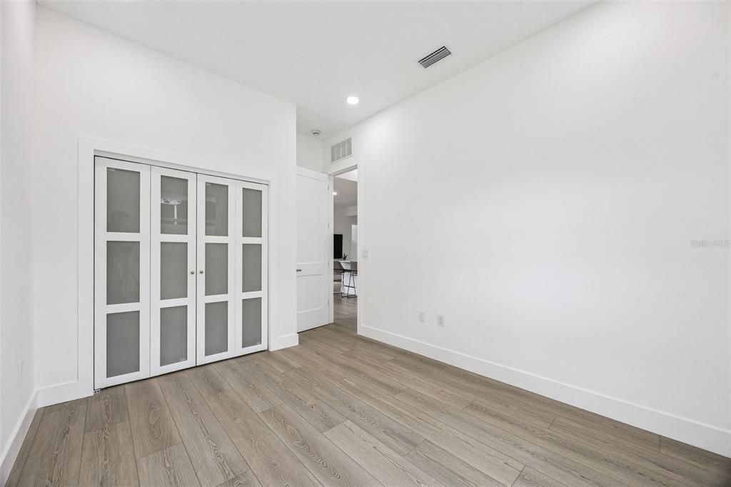 En Venta: $965,500 (5 camas, 4 baños, 2483 Pies cuadrados)