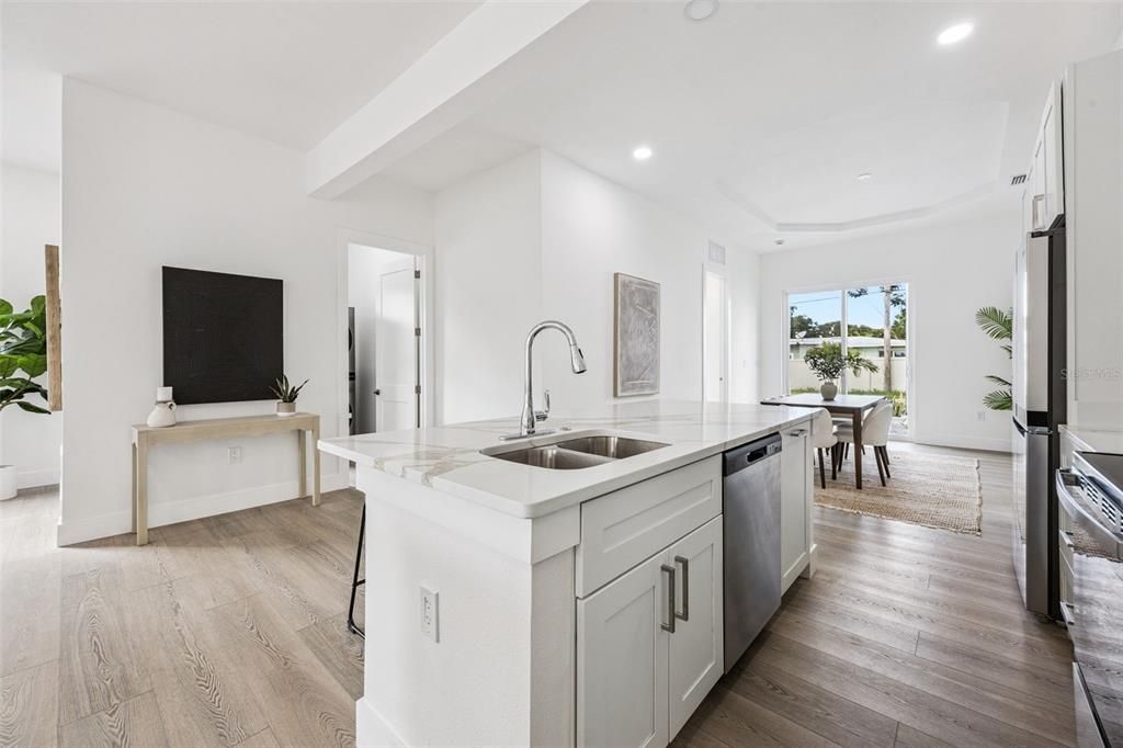 En Venta: $965,500 (5 camas, 4 baños, 2483 Pies cuadrados)