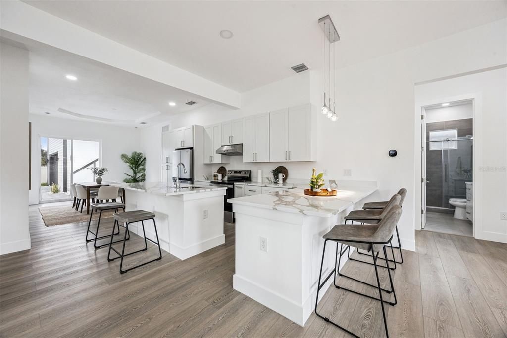 En Venta: $965,500 (5 camas, 4 baños, 2483 Pies cuadrados)