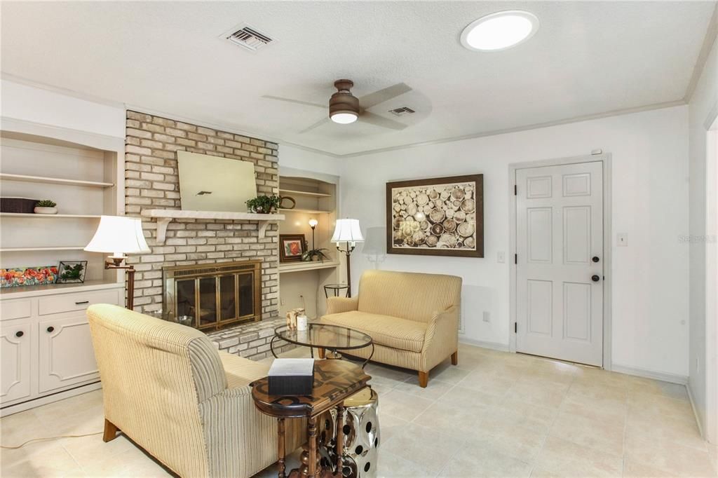 For Sale: $369,000 (2 beds, 2 baths, 1560 Square Feet)