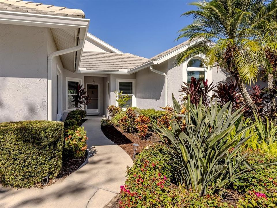 For Sale: $469,000 (2 beds, 2 baths, 2024 Square Feet)