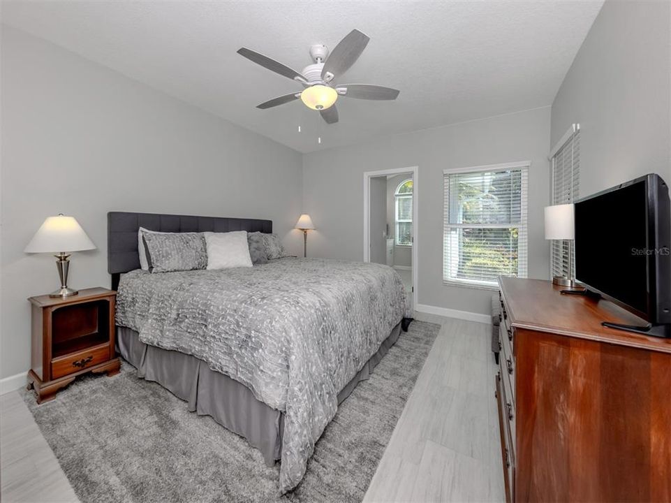 For Sale: $469,000 (2 beds, 2 baths, 2024 Square Feet)