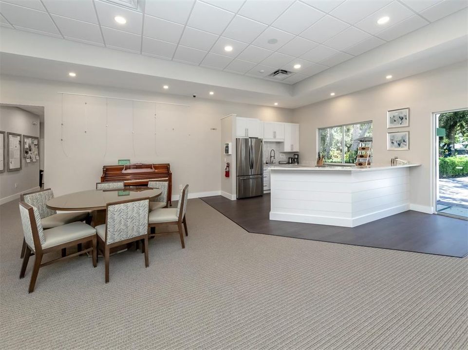 For Sale: $469,000 (2 beds, 2 baths, 2024 Square Feet)