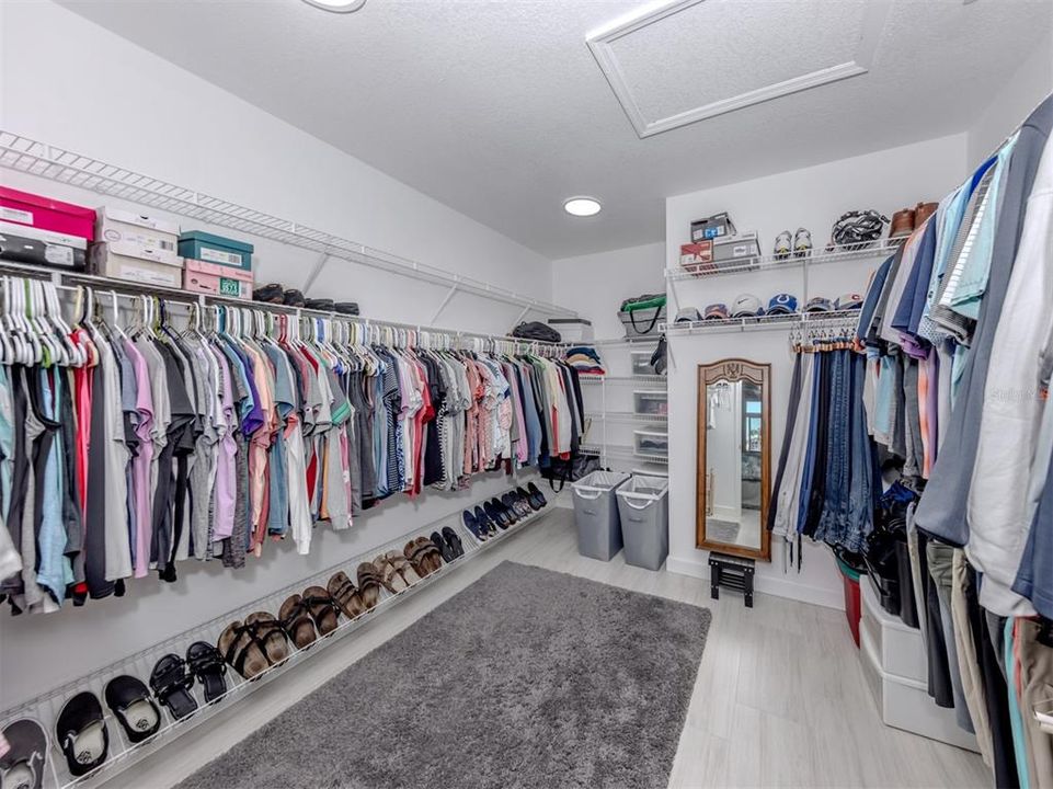 For Sale: $469,000 (2 beds, 2 baths, 2024 Square Feet)