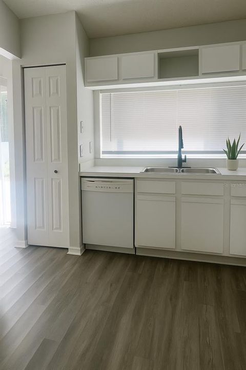 For Sale: $310,000 (3 beds, 2 baths, 1238 Square Feet)