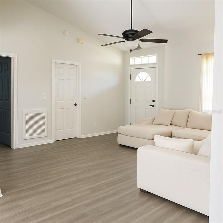 For Sale: $310,000 (3 beds, 2 baths, 1238 Square Feet)